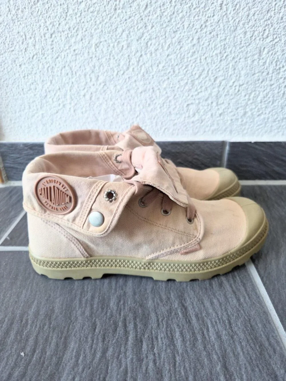 Palladium Tan Pink Putty Baggy Low Fold Over Combat Lace Up Boot Women's size 9